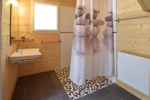 A bathroom at Domaine Du Sauveur