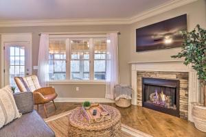 Gallery image of Modern Black Mountain Cottage 17 Mi to Asheville! in Black Mountain