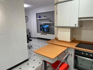 Kuchyňa alebo kuchynka v ubytovaní Appartement ‘’Los Pinos’’ 50m de la plage