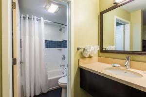 Um banheiro em Sonesta ES Suites Orlando - Lake Buena Vista