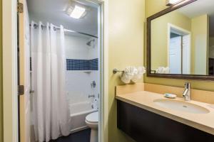 A bathroom at Sonesta ES Suites Orlando - Lake Buena Vista