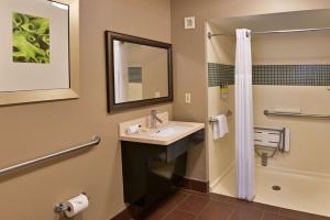 A bathroom at Sonesta ES Suites Orlando - Lake Buena Vista