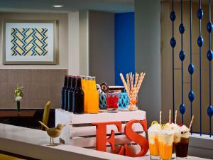 Uma área de estar em Sonesta ES Suites Orlando - Lake Buena Vista