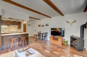 Η κουζίνα ή μικρή κουζίνα στο Fall River Casita +5 φωτογραφίες