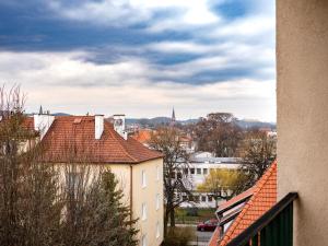 widok na miasto z budynku w obiekcie Apartament Bursztynowy Nowy w mieście Sopot