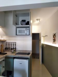 Η κουζίνα ή μικρή κουζίνα στο LOFT Prédio frente MAR Garagem Piscina Academia Portaria 24 h