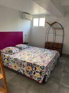 Postel nebo postele na pokoji v ubytování Beau T2 48m2 tt confort calme 2 adultes 1 enfant