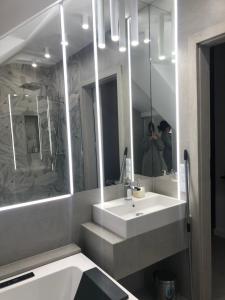 A bathroom at Apartament Best Rest
