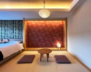 a bedroom with a bed and a table and a lamp at Rinn Gion Kenninji in Kyoto