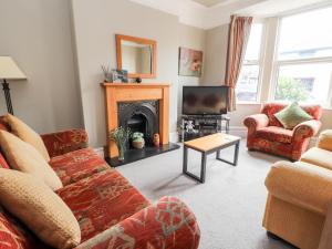 a living room with a couch and a fireplace at Glenwyllan in Chester