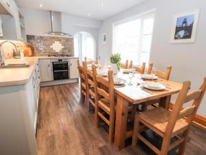 a kitchen and dining room with a wooden table and chairs at Glenwyllan in Chester