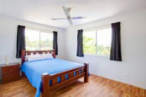 Ένα ή περισσότερα κρεβάτια σε δωμάτιο στο 29 Cypress Avenue Rainbow Beach +17 φωτογραφίες