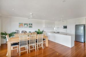 a kitchen and dining room with a table and chairs at Rainbow Towers 2 Rainbow Beach in Rainbow Beach