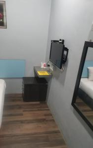 Μια τηλεόραση ή/και κέντρο ψυχαγωγίας στο Lucky Hotel +19 φωτογραφίες