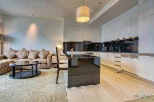 Kuchyň nebo kuchyňský kout v ubytování Exceptional 1BR at The Address Residences Dubai Marina by Deluxe Holiday Homes