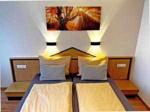 Postel nebo postele na pokoji v ubytování HIL - Hotel im Lus Schopfheim