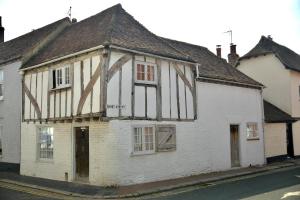 an old white building on the side of a street at Tudor Cottage in Sandwich