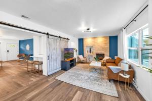 a living room with a couch and a tv at The Blue Villa - Luxury Clearwater by BlueBellaEstate in Largo