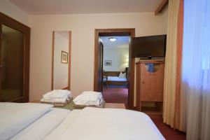 Postel nebo postele na pokoji v ubytování Landhotel Post