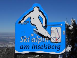 a sign at the top of a ski slope at Pension Christ in Waltershausen