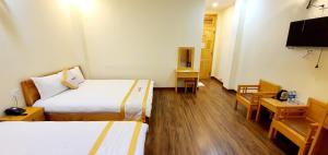Giường trong phòng chung tại DALAMOON HOTEL