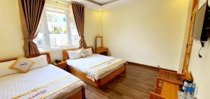 Giường trong phòng chung tại DALAMOON HOTEL