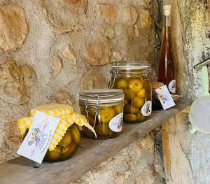 a shelf with jars of lemons on it at La Bastide du Capelier - Chambres d'hôtes avec baignoire balnéothérapie - 3 étoiles in Salernes