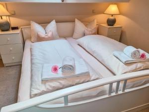 a bunk bed with towels and candles on it at Bergidyll in Garmisch-Partenkirchen