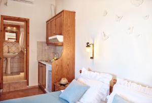 A bed or beds in a room at Villa Zoi Tzitzifes