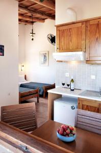A kitchen or kitchenette at Villa Zoi Tzitzifes