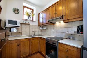 A kitchen or kitchenette at Villa Zoi Tzitzifes Még 24 kép