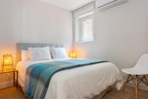 Cama ou camas em um quarto em Plaza España, acogedor apartamento con patio by OUTIN