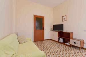TV a/nebo společenská místnost v ubytování Apartment in Vrvari with One-Bedroom 1
