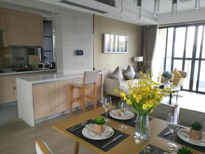 Kuchyň nebo kuchyňský kout v ubytování CM Serviced Apartment