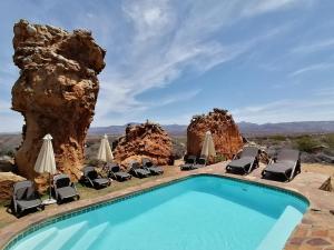 
a beach scene with a pool and chairs at Kagga Kamma Nature Reserve in Lochlynne

