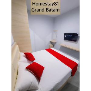 Кровать или кровати в номере Homestay 81 Grand Batam