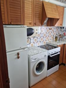 Kuchyňa alebo kuchynka v ubytovaní APARTAMENTO LEO