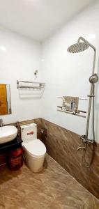 Phòng tắm tại DALAMOON HOTEL