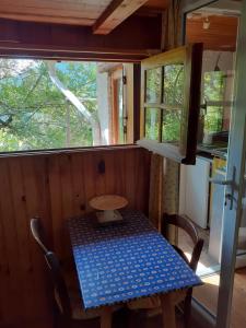 a table in a tiny house with a window at Gîte Trinacria in Breil-sur-Roya