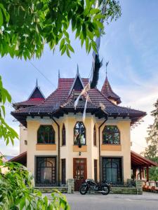 a house with a motorcycle parked in front of it at Апартаменти Стара Ворохта in Vorokhta