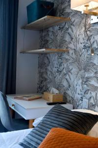 Letto o letti in una camera di Hôtel Le Tiburon