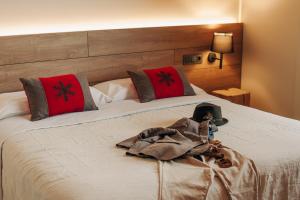 A bed or beds in a room at Hotel Boutique El Mariner