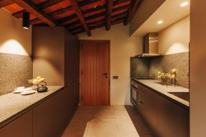 A kitchen or kitchenette at Hotel Boutique El Mariner