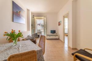 a living room with a table and a dining room at Casa Cycas in Santa Maria Del Focallo