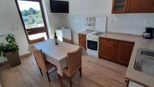 Kuchyň nebo kuchyňský kout v ubytování Apartment Classic
