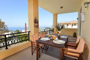 Gallery image of Family-villa Nikolaos with Playground, private pool & BBQ in Roussospítion