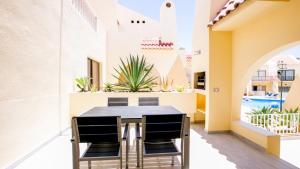 Bazén v ubytování Costa Adeje-2 bed.apartment with double terrace nebo v jeho okolí