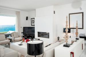 Μια τηλεόραση ή/και κέντρο ψυχαγωγίας στο Casa Almijara - CTVR196V