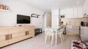 Kuchyň nebo kuchyňský kout v ubytování Costa Adeje-2 bed.apartment with double terrace