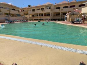 Bazén v ubytování Costa Adeje-2 bed.apartment with double terrace nebo v jeho okolí